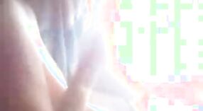 হিন্দি সেক্স মুভিতে কলেজ গার্ল তার বন্ধুদের সাথে ডোরম রুমে ডগিজিস্টাইল উপভোগ করে 1 মিন 00 সেকেন্ড
