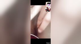 Vidéo MMS nue d'une bangladaise exhibant ses seins et sa chatte 2 minute 10 sec