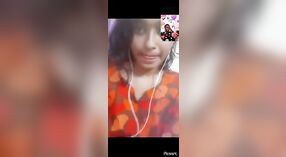 Video MMS desnudo de una chica bangladesí mostrando sus pechos y su coño 4 mín. 10 sec