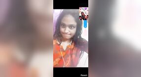 Nudo MMS video di un Bangladeshi ragazza mostrando via lei seni e micio 4 min 20 sec