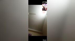 Nudo MMS video di un Bangladeshi ragazza mostrando via lei seni e micio 0 min 30 sec