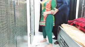 Pakistani bellezza prende paid per un privato XXX danza da un cliente 0 min 50 sec