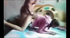 Vídeo de sexo indio universitario con Desi girl Niti en estilo perrito 0 mín. 0 sec