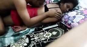 India bhabhi se pone íntimo con el inquilino en desi video de sexo 2 mín. 00 sec