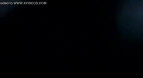 ఈ పోర్న్ చిత్రంలో హాట్ కాలేజీ వ్యక్తితో పెద్ద వక్షోజాలతో ఆంటీ ఇండియన్ దిగి మురికిగా ఉంటుంది 2 మిన్ 20 సెకను