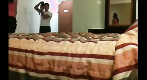 Vreemdgaan vrouw gets betrapt op Verborgen camera having seks in hotel kamer 3 min 40 sec