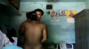 Desi sexvideo eines bhabhi in cowgirl- und doggystyle-Positionen 7 min 20 s
