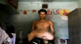 Desi vidéo de sexe d'un bhabhi en positions de cow-girl et de levrette 9 minute 20 sec