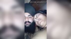 Indische Paare in Blau: Eine sinnliche und erotische Begegnung 1 min 40 s