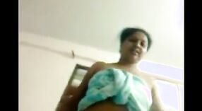 Desi bhabhi dadi seduced lan wis panas jinis ing omahé kanca 4 min 20 sec