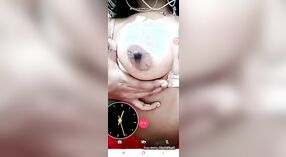 Chica bengalí hace alarde de su sexy cuerpo desnudo ante una estrella de Hollywood en cámara 1 mín. 20 sec