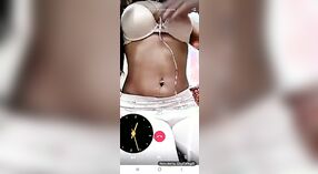 Bangla dziewczyna pyszni jej sexy nagie ciało do gwiazdy Hollywood na kamery 6 / min 20 sec