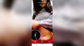 Bangla Mädchen zeigt ihren sexy nackten Körper einem Hollywoodstar vor der Kamera 0 min 0 s