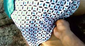 ભારતીય ભાભી ઉત્તરાખંડની કૌટુંબિક સફર પર તેના મોટા ગધેડાને વેગ આપે છે 1 મીન 00 સેકન્ડ