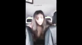 NRI kolegium dziewczyna dostaje niegrzeczny na a długi jazda i ma seks z jej kochanek w jego samochód 3 / min 30 sec