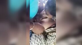 Las deliciosas curvas y las sensuales habilidades de mamada de Desi te dejarán sin aliento 0 mín. 0 sec