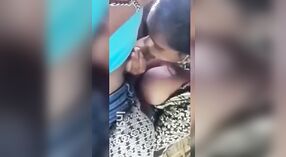 Lekuk tubuh Desi yang indah dan keterampilan blowjob sensual akan membuat Anda terengah-engah 1 min 10 sec