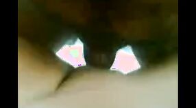 భారీ వక్షోజాలతో పరిపక్వ భారతీయ అత్త కళాశాల నుండి ఒక వ్యక్తితో ఉద్వేగభరితమైన ఎన్‌కౌంటర్ కలిగి ఉంది 3 మిన్ 50 సెకను