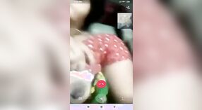 Sekretny kochanek Desi bhabhi patrzy, jak uprawia seks na Whatsapp 2 / min 20 sec