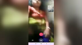 Тайный любовник Дези Бхабхи наблюдает, как она занимается сексом в Whatsapp 5 минута 20 сек