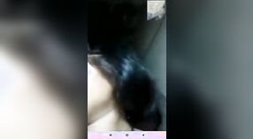 Тайный любовник Дези Бхабхи наблюдает, как она занимается сексом в Whatsapp 6 минута 20 сек