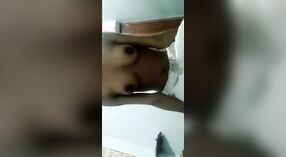 Telugu cô gái với fur pie dải xuống và khoe âm hộ hói của cô trong VIDEO MMS MỚI nhất 0 tối thiểu 0 sn