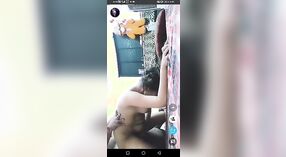 Un couple chaud se salit dans cette vidéo divulguée mettant en vedette Desi et un homme 4 minute 00 sec