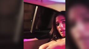 Seksowna Indyjska Gwiazda porno pyszni się swoimi idealnymi piersiami XXX dla fanów 0 / min 0 sec
