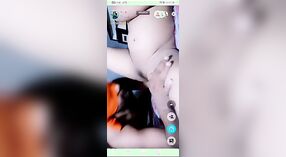 Spectacle de tango en direct d'un couple Desi avec fellation et sexe au téléphone 0 minute 50 sec