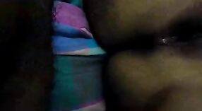 Telugu college meisje shows af haar masturbatie vaardigheden op live TV 2 min 40 sec