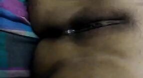 Telugu college meisje shows af haar masturbatie vaardigheden op live TV 1 min 10 sec