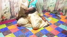 Gadis cantik India menikmati seks hardcore dengan suaminya di lingkungan luar ruangan 1 min 10 sec