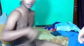 来自村庄的印度女孩在Livecam上被男友砸了她的猫 7 敏 40 sec