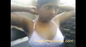 Indiase MMC gevangen op camera met grote borsten in de badkamer 1 min 10 sec