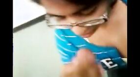 Indígena faculdade menina em uma quente boquete vídeo de Chandigarh! 0 minuto 30 SEC