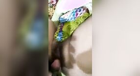 Desi maid ' s huisbaas stuurt een zelfgemaakte mms video van haar masturberen 1 min 50 sec