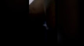 Scène de sexe préliminaire d'un couple indien dans une vidéo MMC avec un orgasme intense 5 minute 50 sec