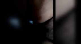 Scène de sexe préliminaire d'un couple indien dans une vidéo MMC avec un orgasme intense 6 minute 20 sec