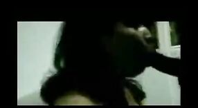 Vreemdgaan Bengaals vrouw geeft haar vriend een deepthroat blowjob 2 min 40 sec