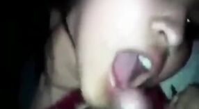 Una giovane ragazza nera è l'ultima macchina per succhiare lo sperma in questo video desi mms 2 min 00 sec