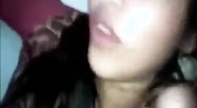 Una giovane ragazza nera è l'ultima macchina per succhiare lo sperma in questo video desi mms 1 min 10 sec