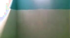 லக்னோ டாய்லெட்டில் ஒரு மாறுபட்ட நண்பருடன் பாபாவின் மோசடி ஊழல் 1 நிமிடம் 20 நொடி
