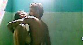 Bhabha frode scandalo con un Deviant amico in Lucknow toilet 3 min 20 sec