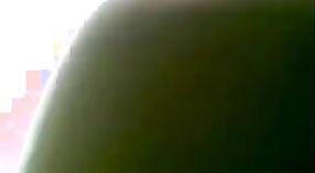 லக்னோ டாய்லெட்டில் ஒரு மாறுபட்ட நண்பருடன் பாபாவின் மோசடி ஊழல் 1 நிமிடம் 00 நொடி