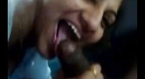 India Indiano scandalo sessuale: Insegnante ottiene il suo deepthroat fix 1 min 50 sec
