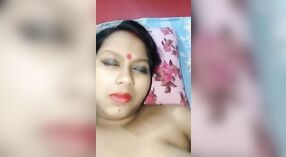 Desi bhabhi mit großen Titten erfreut Ihren Ehemann mit MMC 2 min 40 s