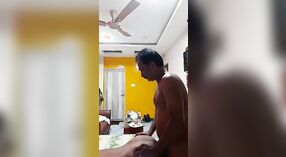 Секс-видео с Банглы показывает соблазнительную девушку Дези с большими сиськами и огромной задницей, участвующую в интенсивном сексуальном контакте 2 минута 40 сек