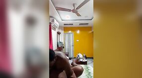 Секс-видео с Банглы показывает соблазнительную девушку Дези с большими сиськами и огромной задницей, участвующую в интенсивном сексуальном контакте 5 минута 00 сек