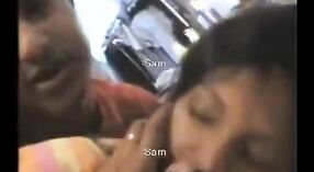 Una maestra y una adolescente en un video de sexo desi participan en actos sexuales explícitos 1 mín. 20 sec