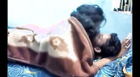 El video XXX de Desi Tini de tener sexo en lugar de estudiar es captado por la cámara 20 mín. 00 sec